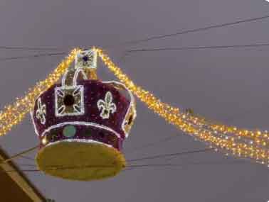 Christmas decorations have regal flavour after Queen Elizabeth axes family party