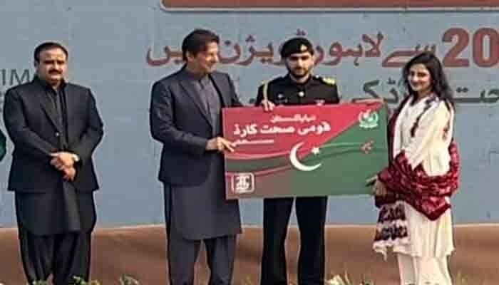 وزیراعظم عمران خان نے لاہور میں نیا پاکستان صحت کارڈ کا اجراء کیا۔  اسکرین گریب