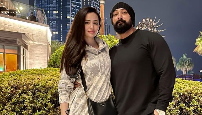 Sana Javed and Umair Jaswal are the latest Pakistani celebs to receive the coveted Golden Visa from UAE