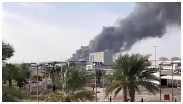 Screengrab showing clouds of smoke emerging from the oil storage in Abu Dhabi — Geo News Live.