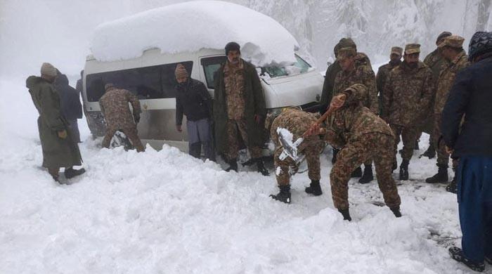 Tourists once again stranded in Murree due to heavy snow