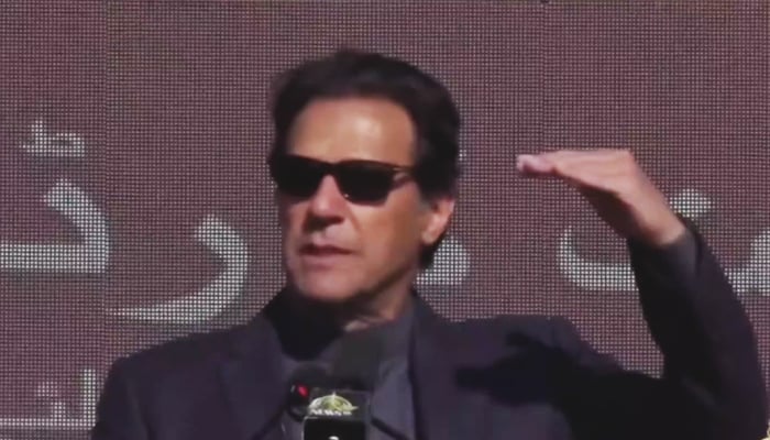 وزیر اعظم عمران خان 26 جنوری 2022 کو اسلام آباد میں نیا پاکستان قومی صحت کارڈ سکیم کے اجراء کی تقریب سے خطاب کر رہے ہیں۔ — Facebook