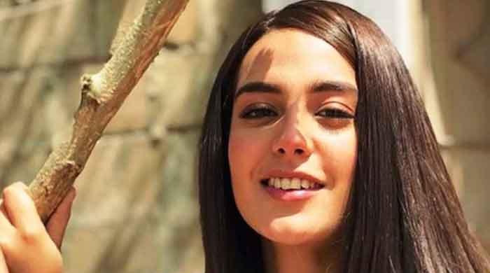 Iqra Aziz leaves fans swooning over her sun-kissed photos: See post