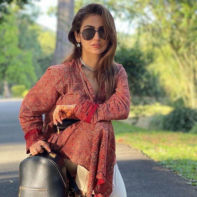 Hiba Bukhari, Arez Ahmed demand attention in Srilankan honeymoon outfits: See pics