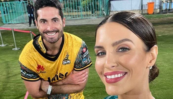 Australian cricket presenter Erin Holland (right) and her husband and Peshawar Zalmis batter Ben Cutting. — Twitter/File