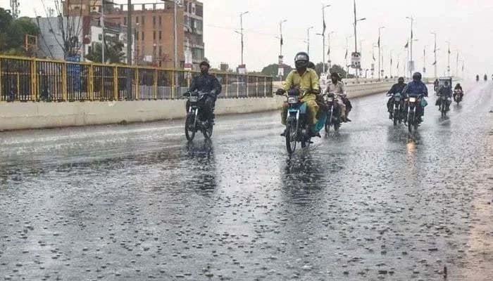 موسم کی تازہ کاری: کراچی میں آئندہ 24 گھنٹوں کے دوران بارش کا امکان ہے۔