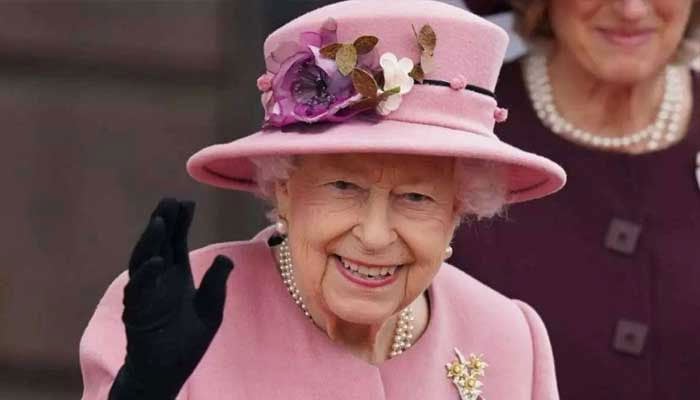 Queen carries THIS bizarre item on trips after father King Georges death