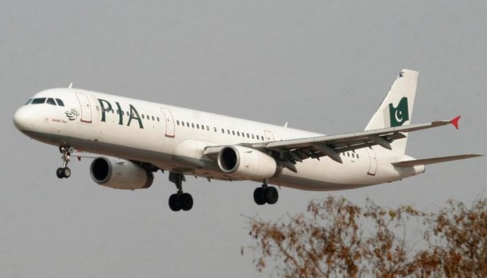 A Pakistan International Airlines (PIA) plane prepares to land at Islamabad airport in Islamabad February 24, 2007. Photo: Reuters/ file