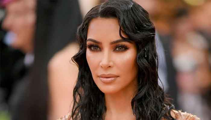 Kim Kardashian poses for picture with Salma Hayek