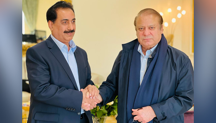 Former PML-N minority seat MPA from Balochistan, Santosh Kumar Bugti with PML-N supremo Nawaz Sharif. — Reporter