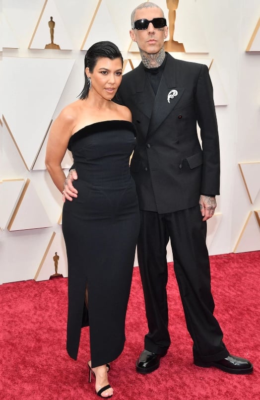 Kourtney Kardashian & Travis Barker rule the red carpet at 2022 Oscars