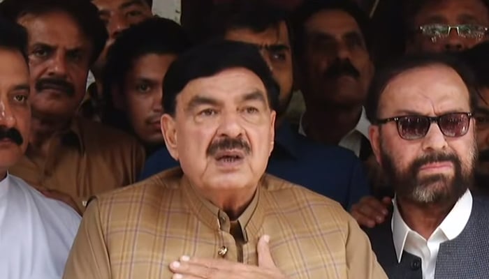 Former interior minister Sheikh Rasheed Ahmed addresses a press conference in Rawalpindi, on May 3, 2022. — YouTube/HumNewsLive