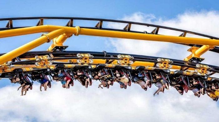 Horrifying Experience Rollercoaster Gets Stuck Leaving Riders Hanging Upside Down For 45 Minutes