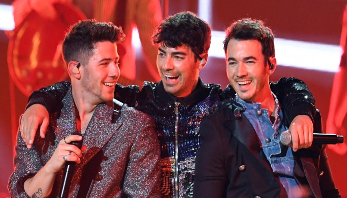 After Sophie Turner, Joe Jonas makes fun of Jonas Brothers purity rings