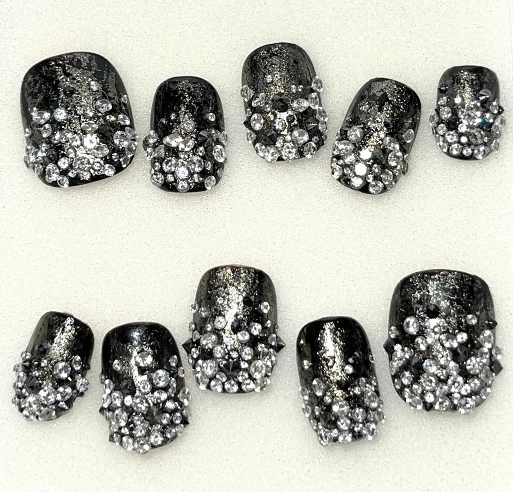 A close-up look at MGK’s diamond-studded nail set.