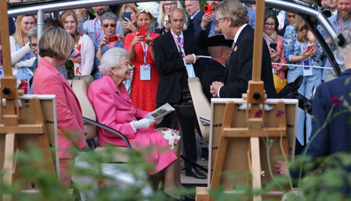 Queen Elizabeth helps ease public concerns about her health