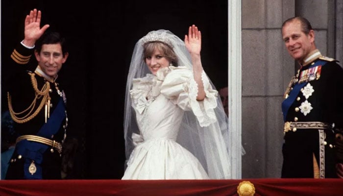 Prince Charles, Diana made history at Palace balcony