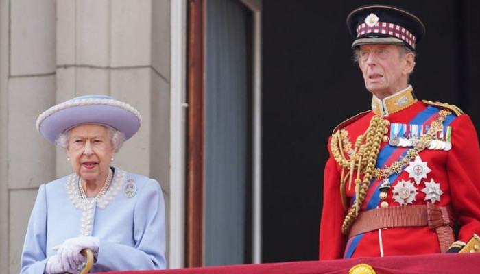 Queen Elizabeth appears on Buckingham Palace balcony to mark Jubilee