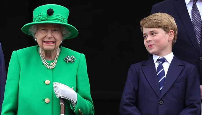 Queen taught Prince Charles, William and George vital royal lesson with balcony move, says expert