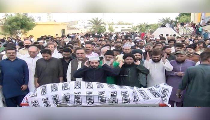 آنسوؤں اور خراج عقیدت کے درمیان عامر لیاقت کو عبداللہ شاہ غازی قبرستان میں سپرد خاک کر دیا گیا