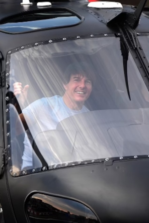 Tom Cruise channels ‘Top Gun’ look while piloting his own helicopter, see pics