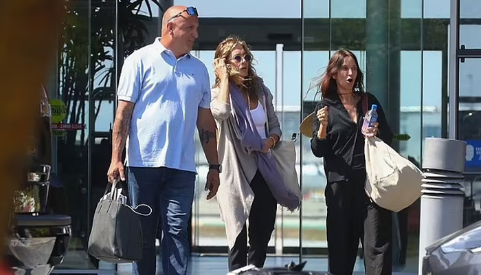 Jennifer Aniston, Jimmy Kimmel, and Sean Hayes fly back to LA after group  vacation in The Bahamas