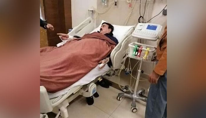 Photo of Sheikh Rasheed being treated for COVID-19 at a hospital in 2020. — Twitter