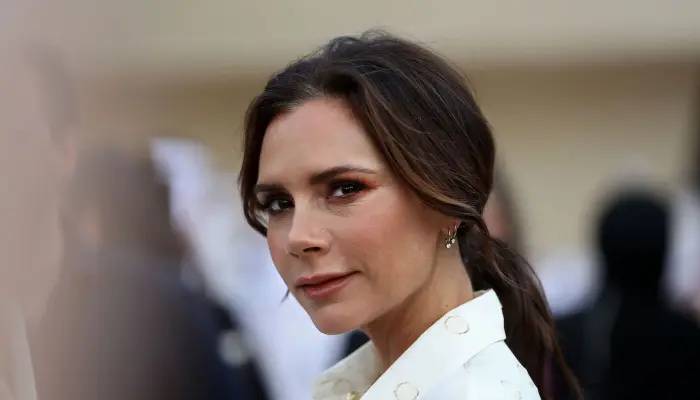 Victoria Beckham comparte un vistazo a la nueva colección de ropa para mujeres con curvas: video