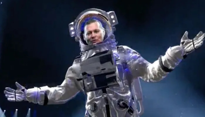 Johnny Depp’s Moon Man appearance at VMAs sparks reactions on internet