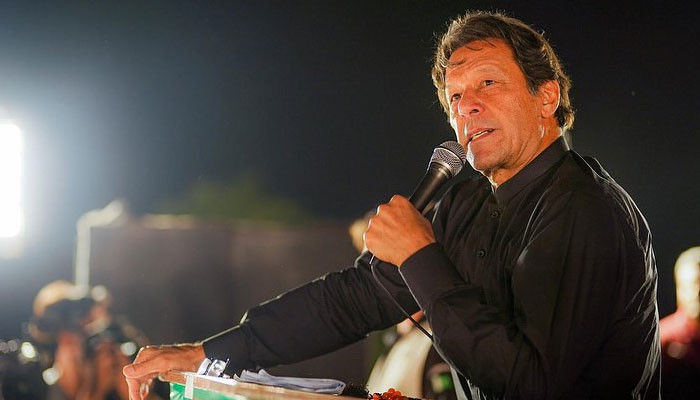 عمران خان نے جج کے خلاف ریمارکس واپس لینے کی بجائے معافی مانگنے سے گریز کیا۔