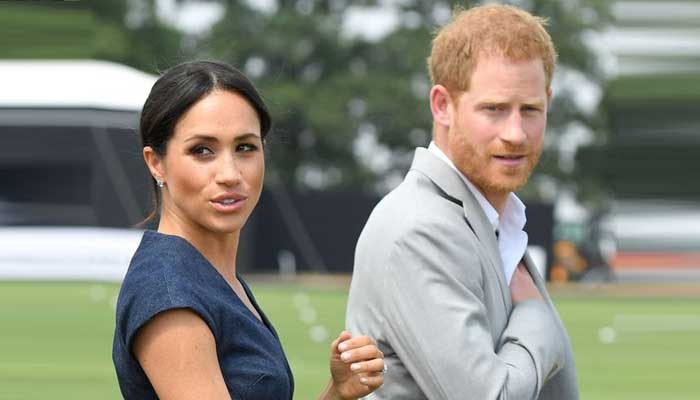 Meghan Markle and Harry arrive in UK on their own aircraft?