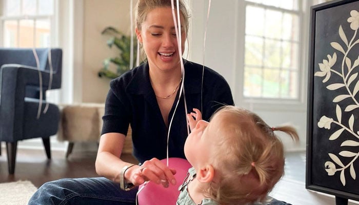 Amber Heard's Baby 'keeps Changing Sizes', World Confused If Oonagh Is Real