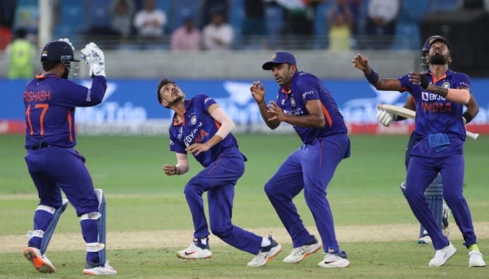 Indias players react to a throw during the Asia Cup Twenty20 international cricket Super Four match between India and Sri Lanka at the Dubai International Cricket Stadium in Dubai on September 6, 2022.— AFP