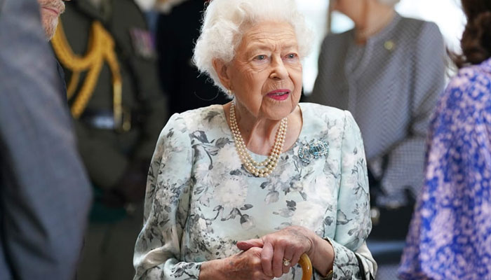 Queen’s health scare causes ‘bruised’ pictures to go viral: Photo