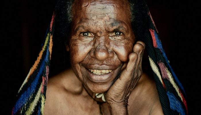 This Indonesian tribe chops off women's fingers when a beloved dies