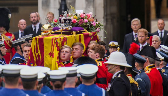 Queen Elizabeth’s funeral: Her Majesty’s coffin departs to Wellington Arch