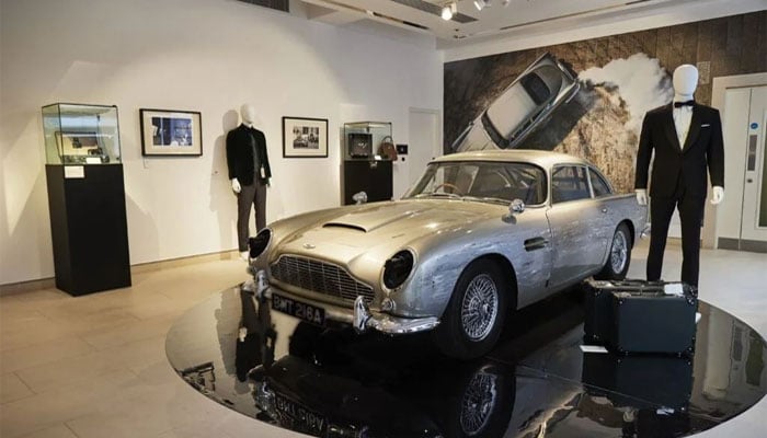 Daniel Craig costumes, stunt car star at James Bond auction