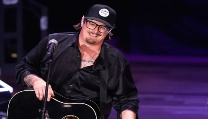 Country singer Hardy updates fans on road accident