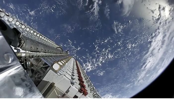 An earlier launch shows Starlink satellites being delivered to orbit.— SpaceX