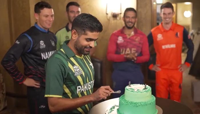 Pakistan captain Babar Azam cuts a cake 28th birthday. — Screengrab/Twitter/@TheRealPCB