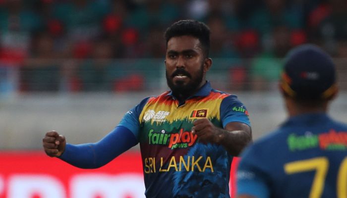 Sri Lanka´s Asitha Fernando (R) celebrates after dismissing Bangladesh´s Sabbir Rahman (not pictured) during the Asia Cup Twenty20 international cricket match between Bangladesh and Sri Lanaka at the Dubai International Cricket Stadium in Dubai on September 1, 2022.— AFP