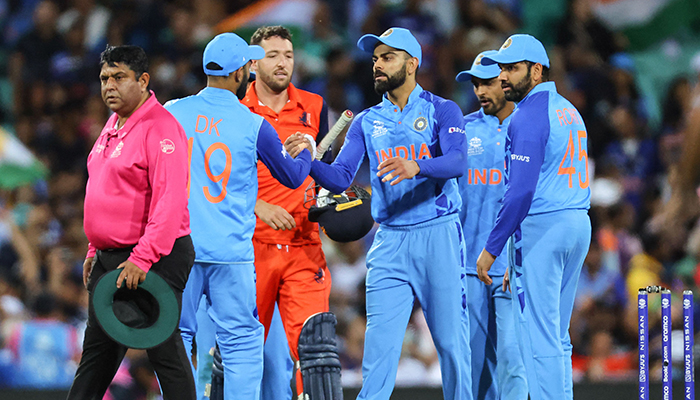 Indias Virat Kohli (right) shakes hands with Indias Dinesh Karthik after their victory during the ICC mens Twenty20 World Cup 2022 cricket match between India and Netherlands at the Sydney Cricket Ground in Sydney on October 27, 2022. — AFP