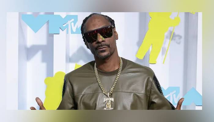 Snoop Dogg's Latest Instagram Posts Prove He Is Still Desperately Trying To  Be A Canadian - Narcity