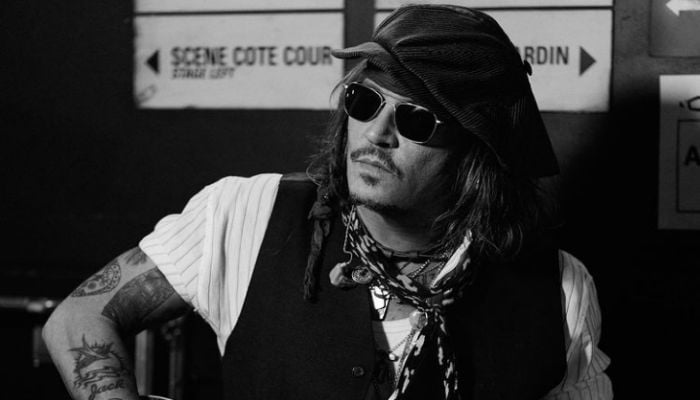 Johnny Depp starts following Rihanna