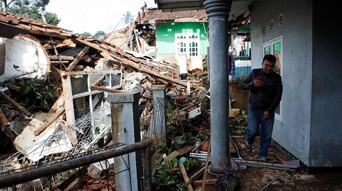 Indonesian Rescue Workers Race To Find Victims Of Deadly Quake