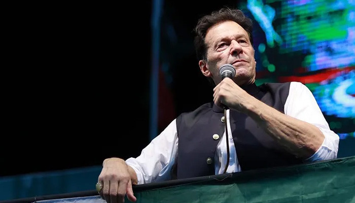 اسلام آباد ہائیکورٹ نے نااہلی کیس میں عمران خان سے جواب طلب کر لیا۔