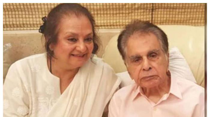 Saira Banu Gets Emotional At The Festival Held For Dilip Kumar's Birth ...