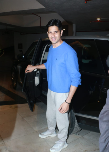 Kiara Advani, Siddharth Malhotra spotted outside Manish Malhotras house amid wedding rumours