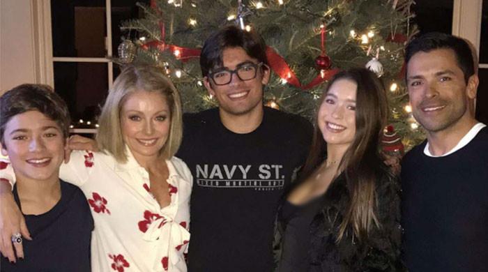 Kelly Ripa, Mark Consuelos celebrate Christmas with unique family tradition