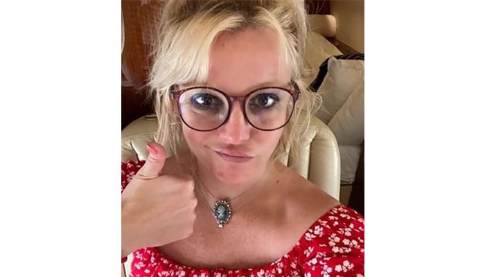 Britney Spears ‘pulls off’ geek look: ‘Nerd of the century’